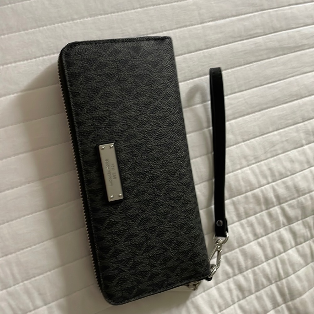 Michael Kors Travel Continental Wristlet
